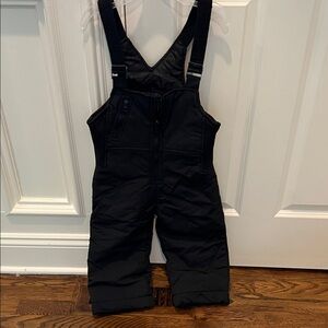 Like new Rugged bear Children's Black Snow pants with adjustable straps and zip